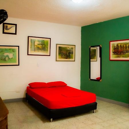 Casa Almarita - Hostal, Bar Y Restaurante Медельин Экстерьер фото