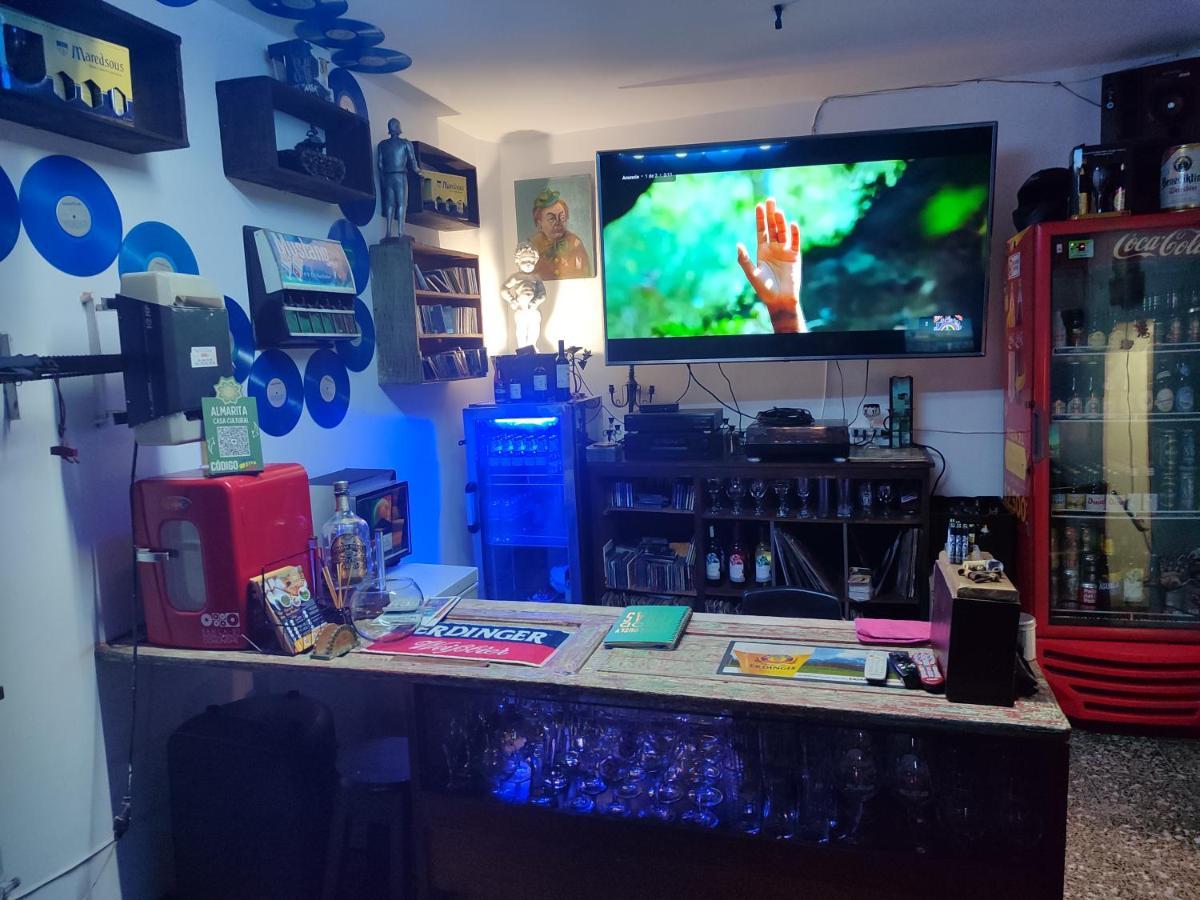 Casa Almarita - Hostal, Bar Y Restaurante Медельин Экстерьер фото