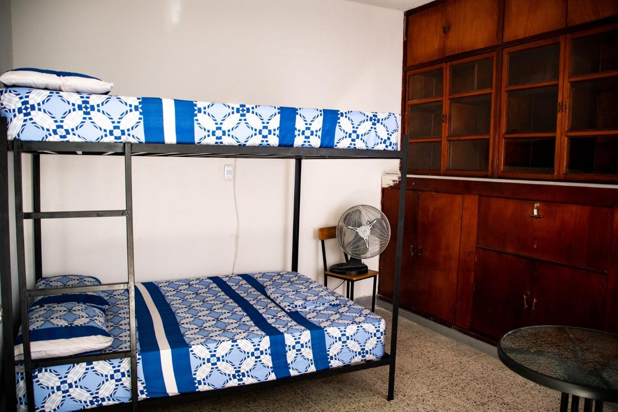 Casa Almarita - Hostal, Bar Y Restaurante Медельин Экстерьер фото