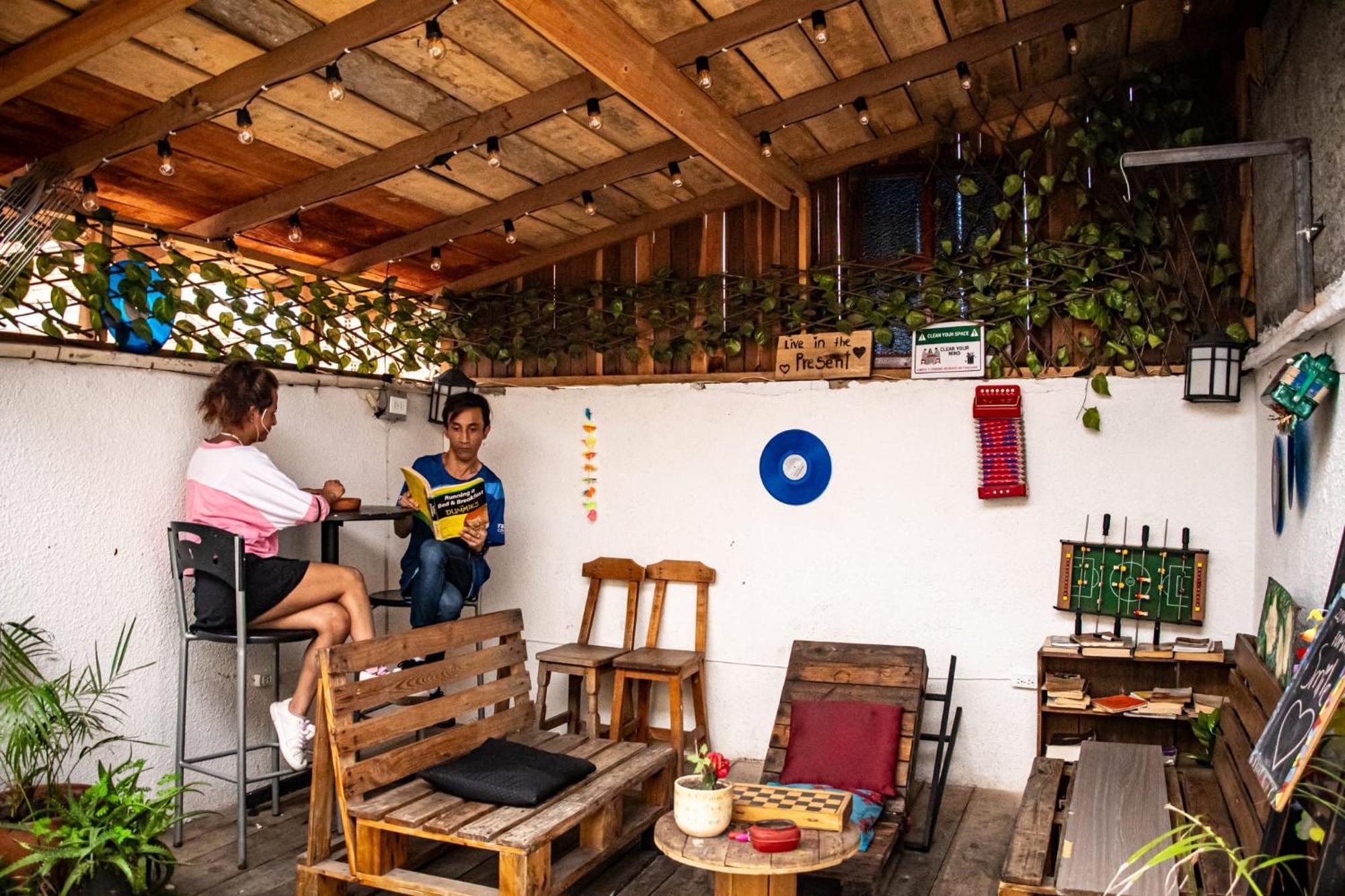 Casa Almarita - Hostal, Bar Y Restaurante Медельин Экстерьер фото