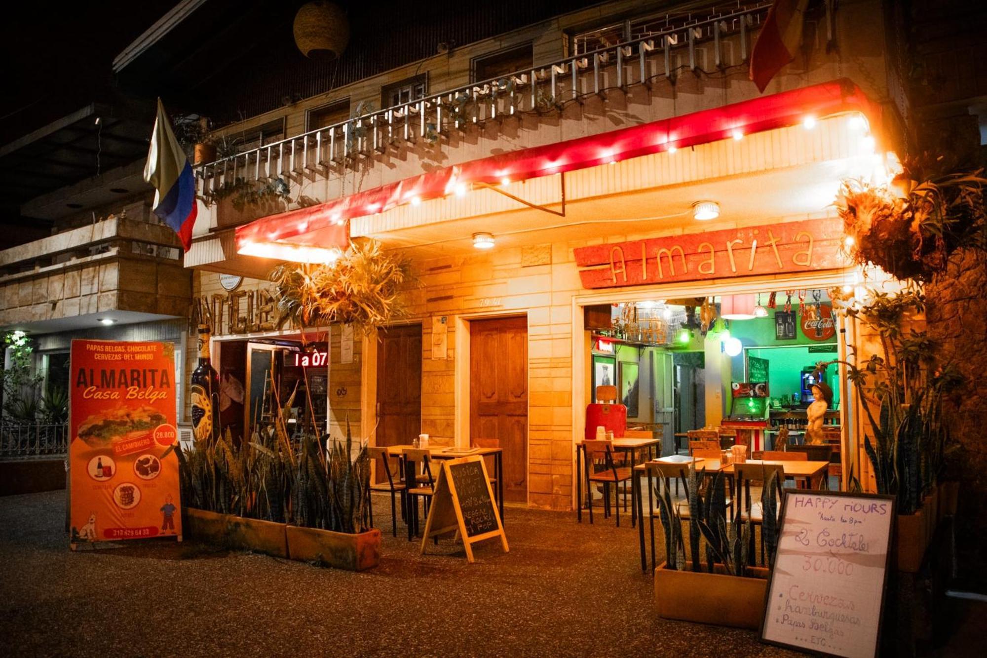 Casa Almarita - Hostal, Bar Y Restaurante Медельин Экстерьер фото